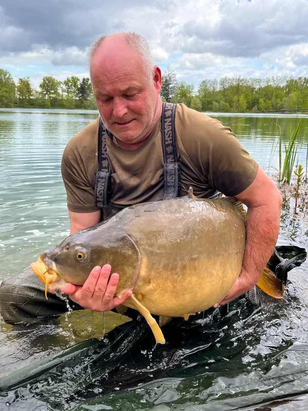 Stage de pêche moderne de la carpe en batterie